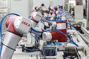 Коботы и промышленные роботы